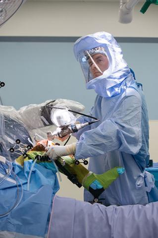 William Doran, DO, FAAOS, performing joint replacement surgery using Mako robotic technology